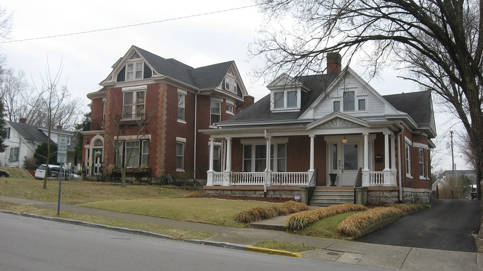 Houses at the corner of Main Avenue and Elm Street in Bowling Green's Upper East Main Street area