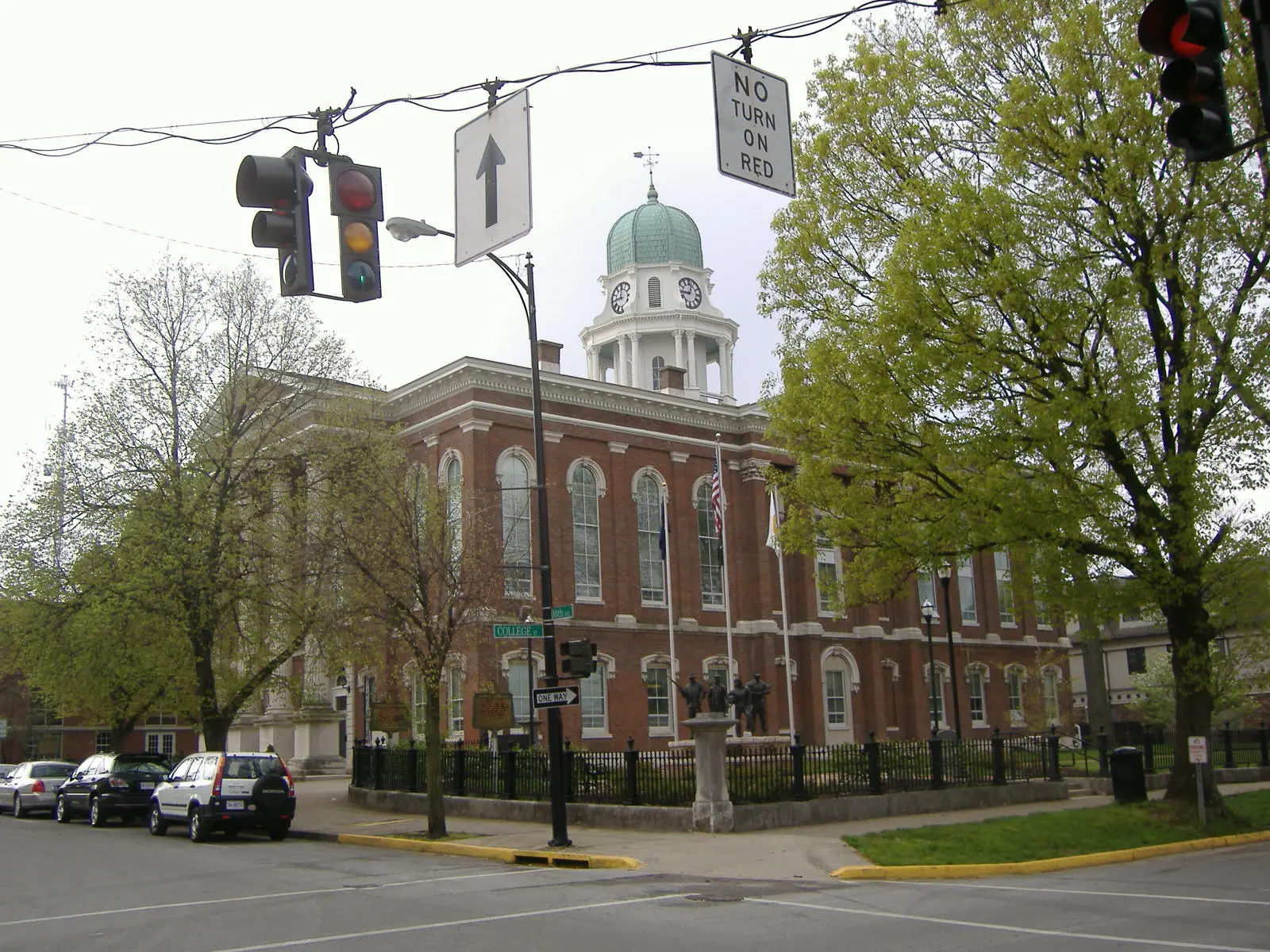 The old Warren County Courthouse at College Street and 10th Avenue in Bowling Green