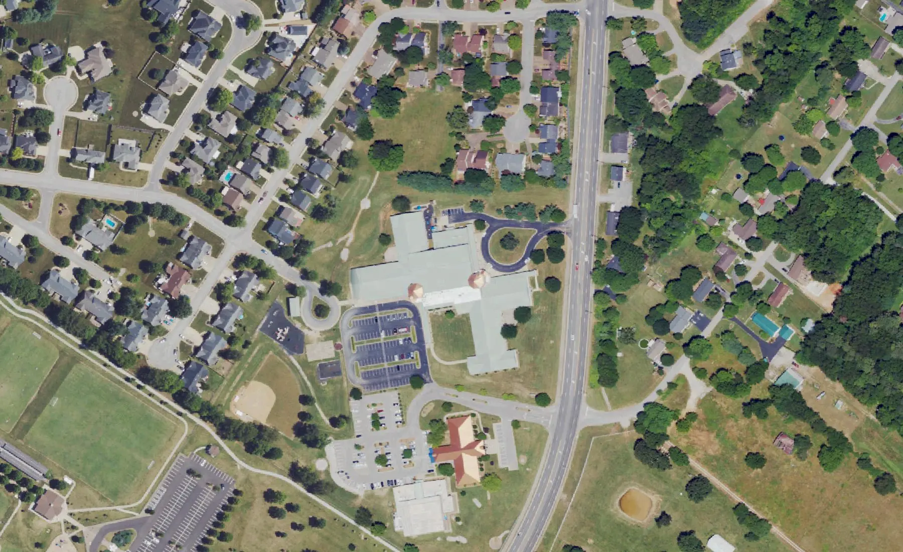 Briarwood Elementary on Lovers Lane in Bowling Green, seen from the air in 2022